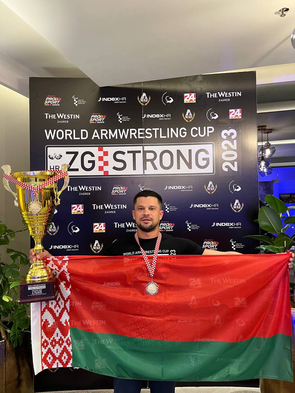 На Кубке мира по армрестлингу в г. Загреб (Хорватия) брестчанин Виктор Братченя взял золото! И не одно!