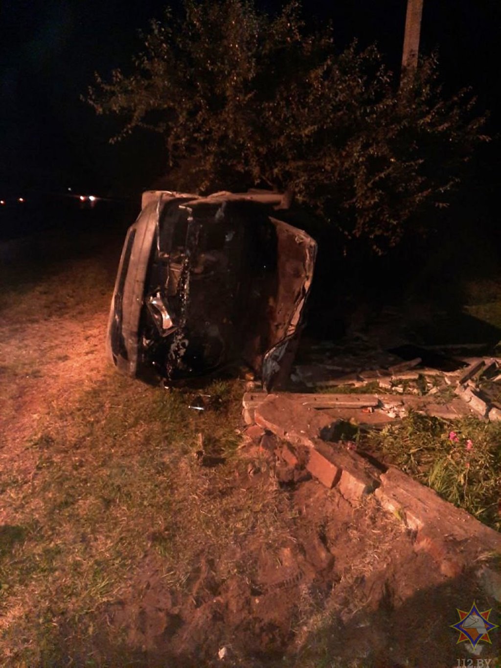 Автомобиль врезался в бетонный забор в Ганцевичском районе