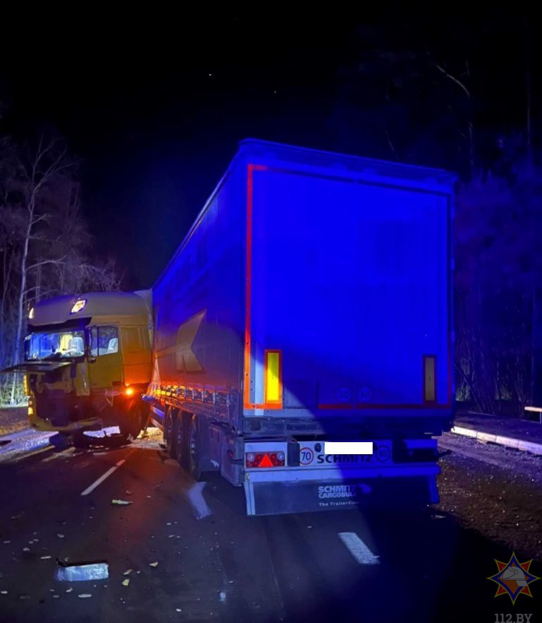 Очередное ДТП под Пружанами: спасатели МЧС деблокировали водителя из покорёженного авто