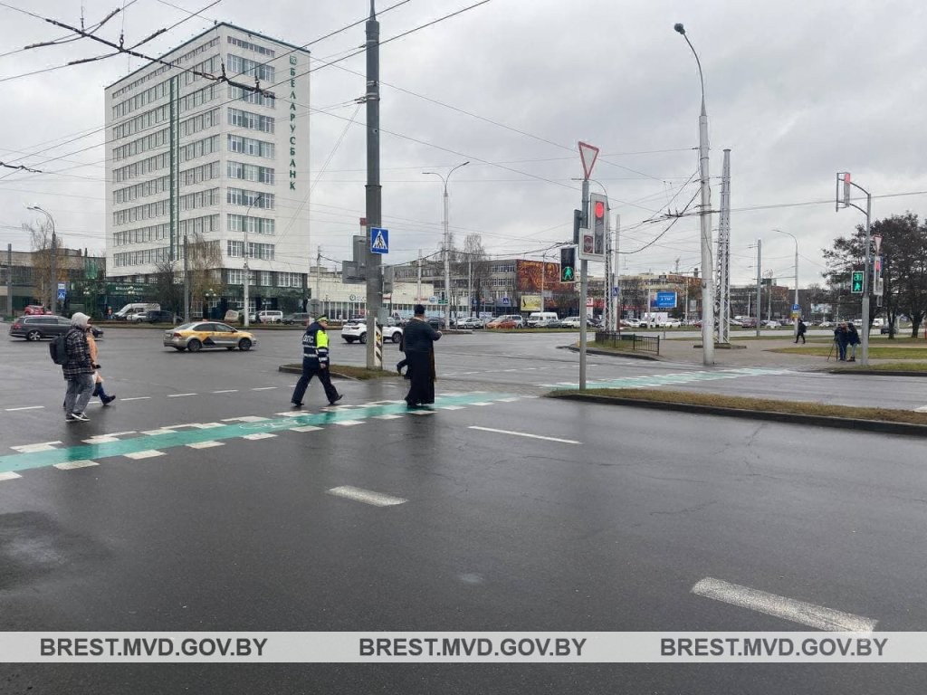 В Бресте освятили опасные участки дорог