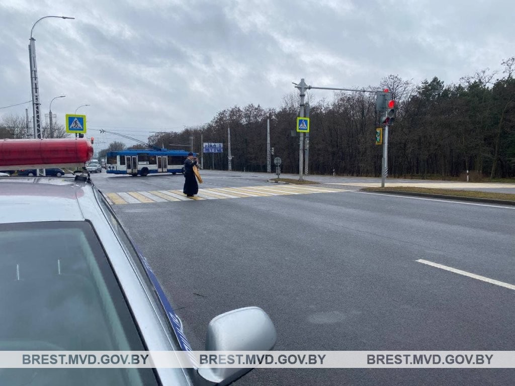 В Бресте освятили опасные участки дорог