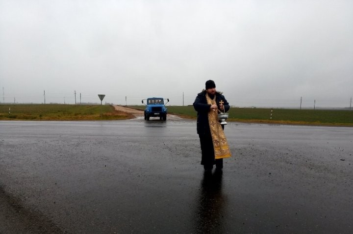 День памяти жертв ДТП: в Пинске и Пинском районе освятили опасные участки дорог