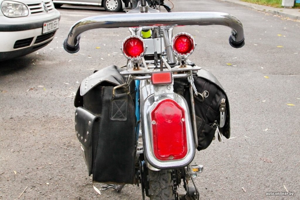 «Гудок, как у паровоза, и восемь фар». Житель Бреста смастерил необычный электровелосипед