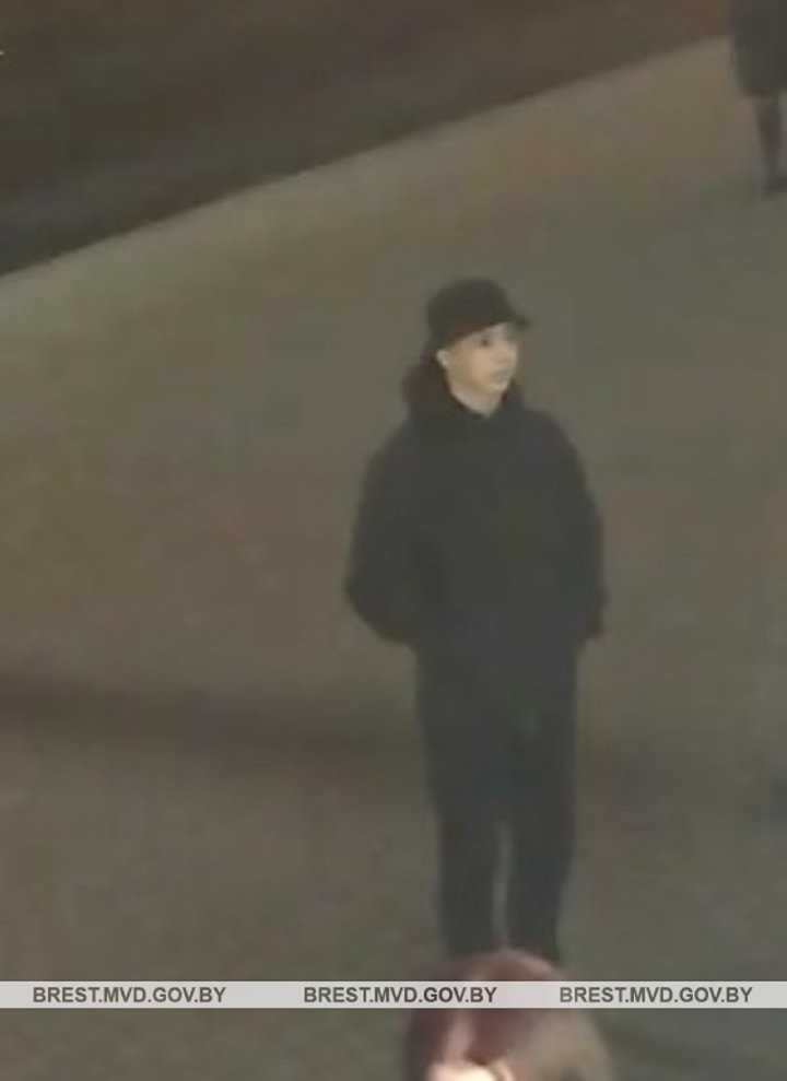 В Бресте милиция устанавливает личности молодых людей