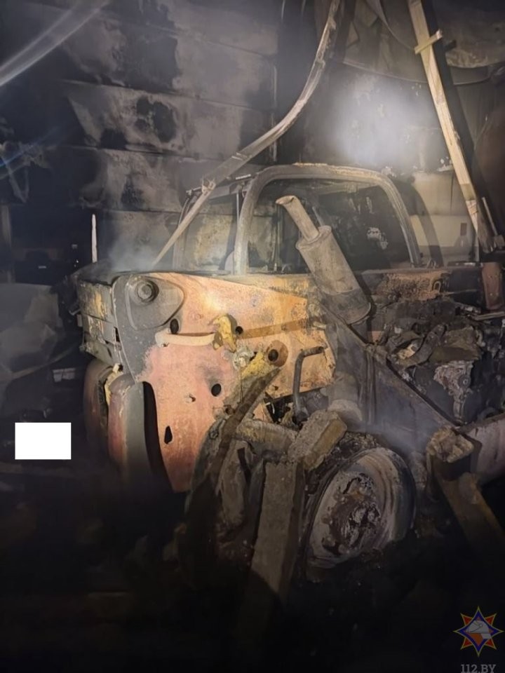 Спасатели ликвидировали пожар под Брестом, который произошел в гараже на территории птицефабрики