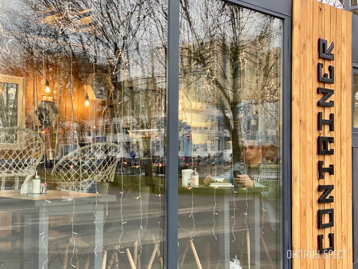 Такого в Бресте еще не было! Новая кофейня из морского контейнера открылась на Востоке