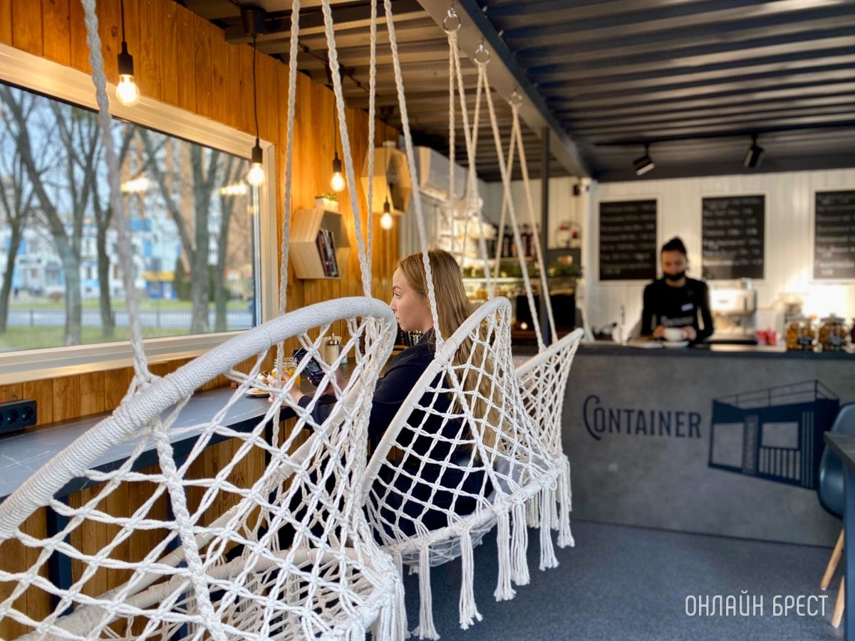 Такого в Бресте еще не было! Новая кофейня из морского контейнера открылась на Востоке