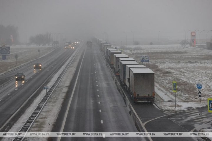 Длина очереди составляет более 25 км. Посмотрите, какая очередь на пункте пропуска «Козловичи»