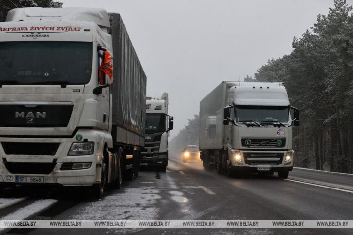 Длина очереди составляет более 25 км. Посмотрите, какая очередь на пункте пропуска «Козловичи»