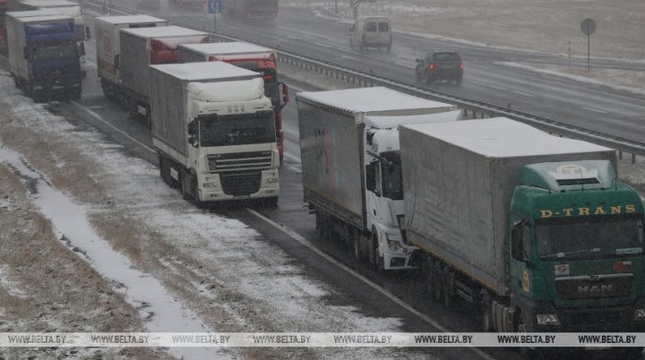 Длина очереди составляет более 25 км. Посмотрите, какая очередь на пункте пропуска «Козловичи»