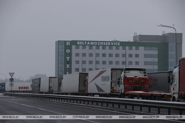 Длина очереди составляет более 25 км. Посмотрите, какая очередь на пункте пропуска «Козловичи»