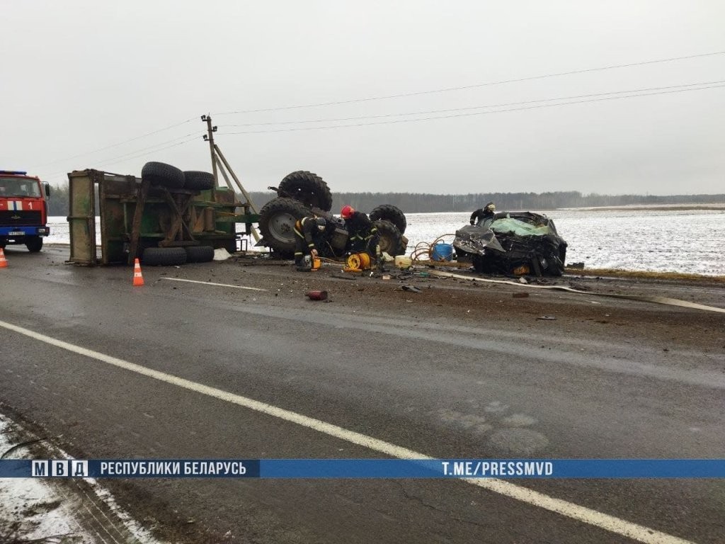Две смерти на дороге. Страшное ДТП произошло в Гомельской области