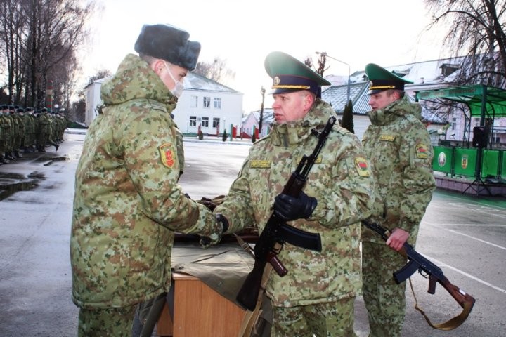 Первые боевые стрельбы состоялись у нового пополнения Пинского погранотряда