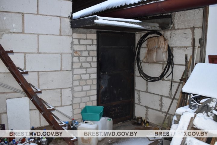 Мужчина украл электроинструменты у пенсионера в Барановичах