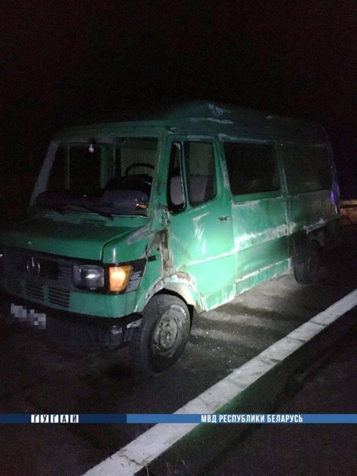 Mercedes съехал с М1 и опрокинулся в Ивацевичском районе