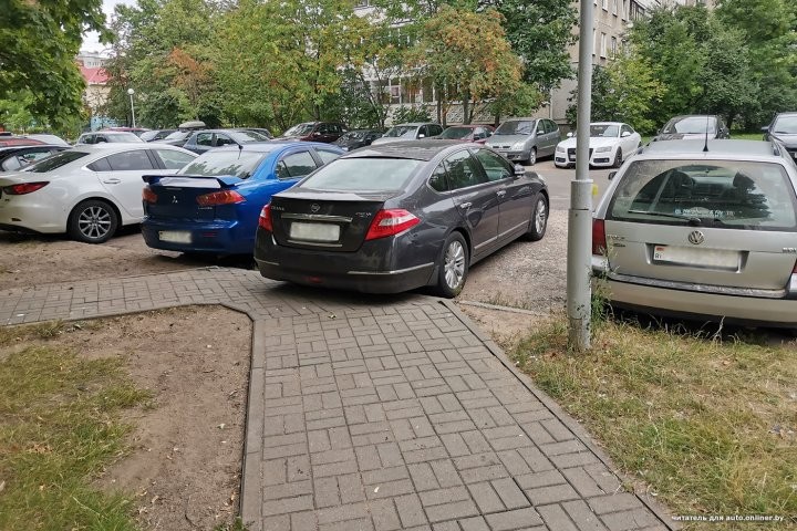 Правильный автомобилист объявил во дворе войну неправильным. И победил