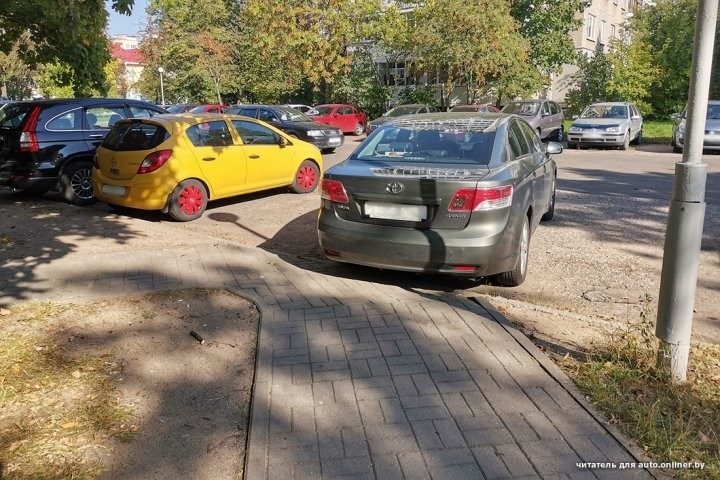 Правильный автомобилист объявил во дворе войну неправильным. И победил