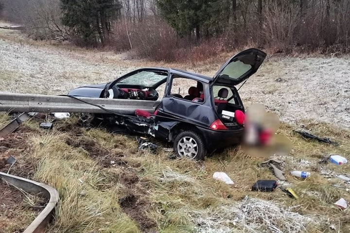 В Минской области Lancia в заносе напоролась на отбойник – водитель погиб