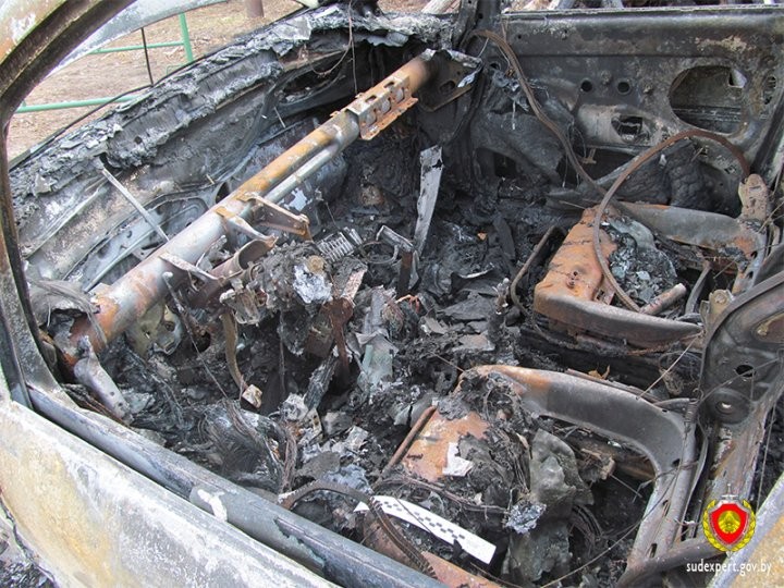 В Брестской области горело здание котельной, огонь перекинулся на стоявший рядом «Опель»