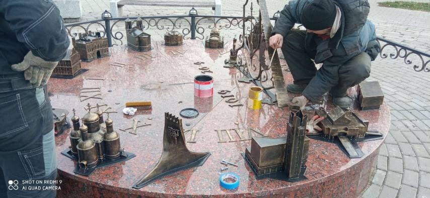 Солнечные часы после реставрации вернулись на Набережную Бреста