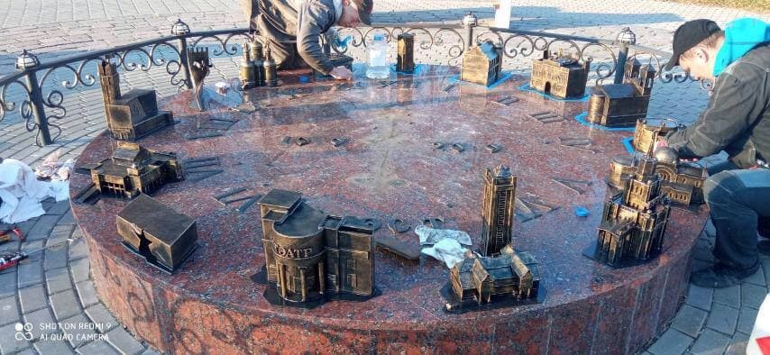 Солнечные часы после реставрации вернулись на Набережную Бреста