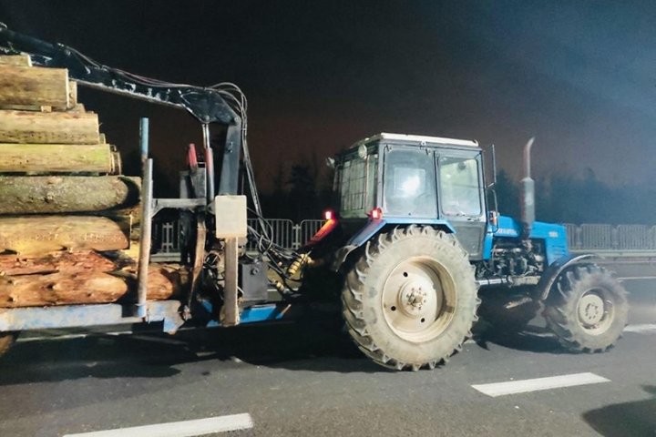 Смертельное ДТП на М1. Грузовик влетел в лесовоз