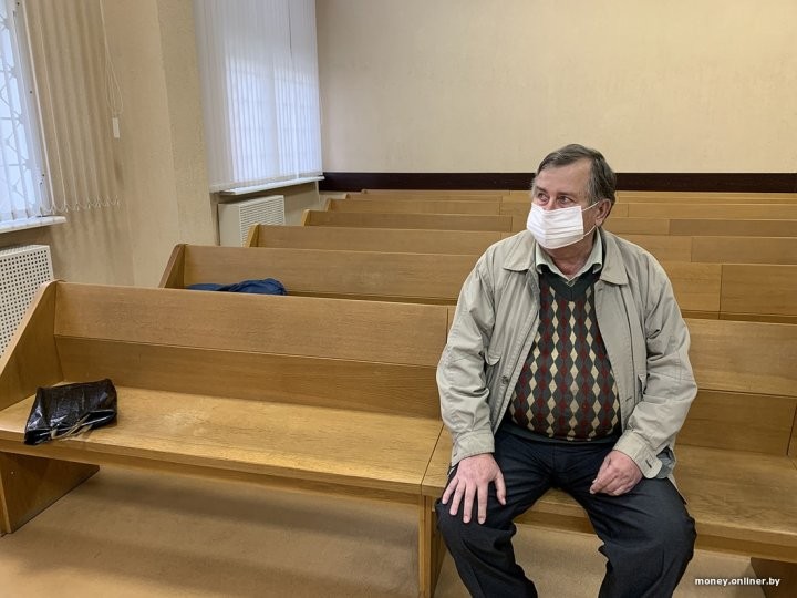 Суд отменил решение о конфискации $61 тысячи у пенсионера, который заступил за линию «зеленого» коридора