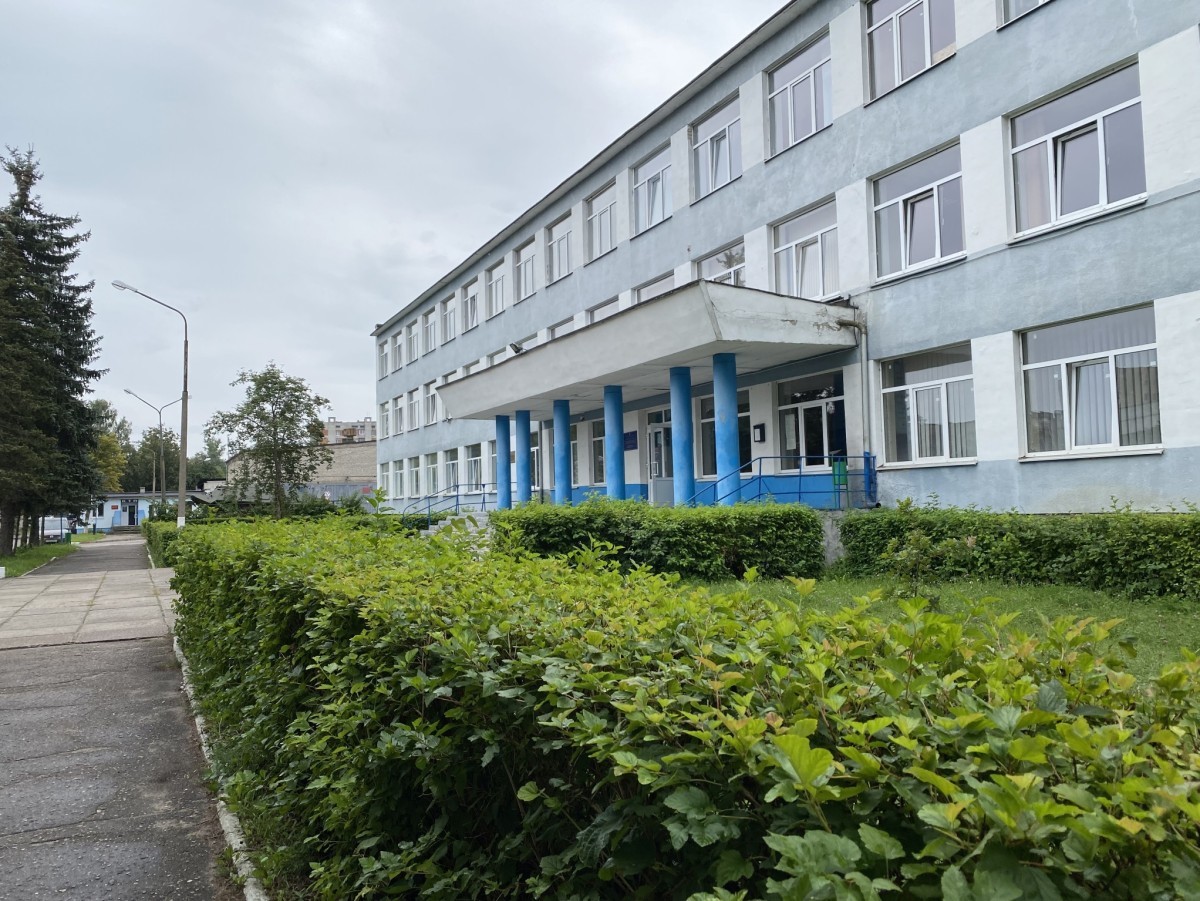 Набор в группы по вождению для людей с инвалидностью проходит в брестской автошколе «ДОСААФ». Авто с ручным управлением и безбарьерный вход