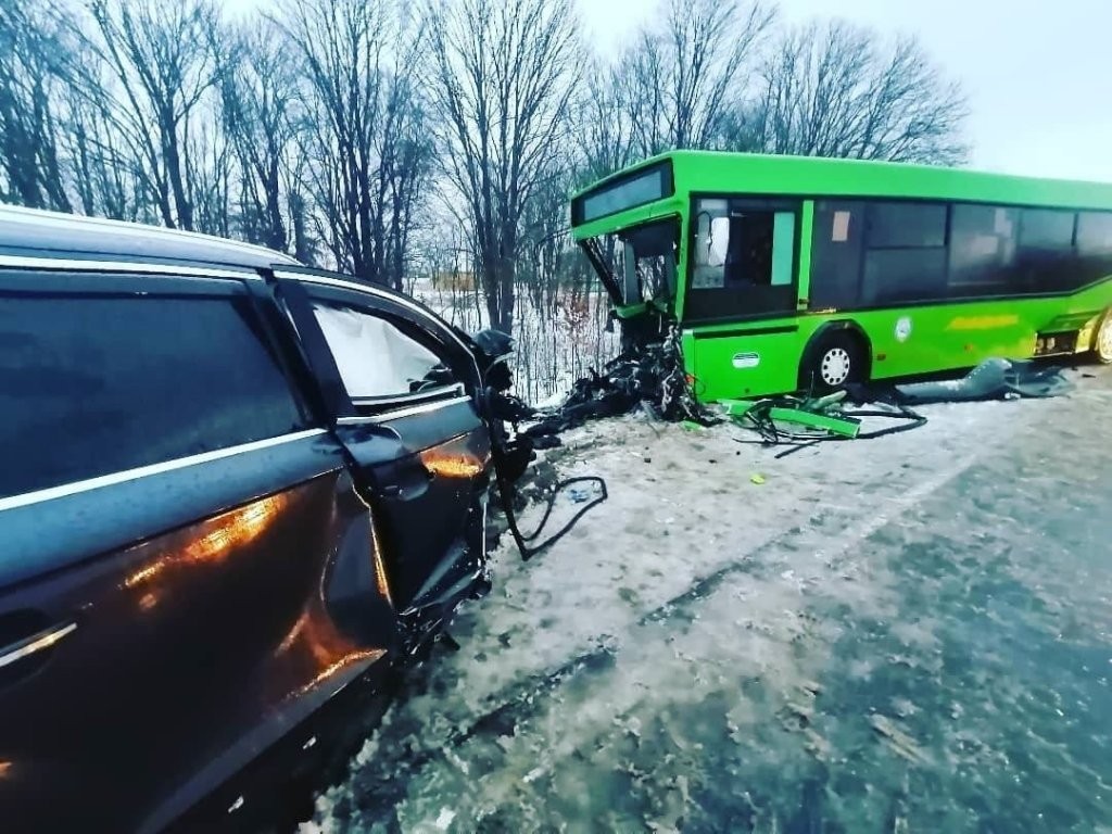 В Минской области произошло лобовое ДТП с участием рейсового автобуса