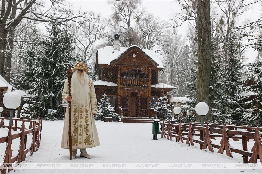 Предлагают даже пожениться. Рассказ о буднях Деда Мороза в Беловежской пуще