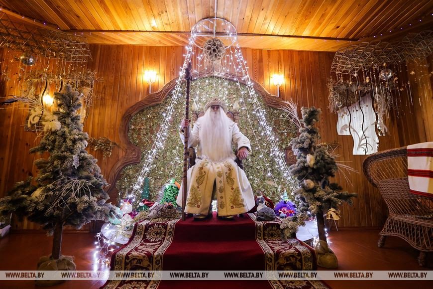 Предлагают даже пожениться. Рассказ о буднях Деда Мороза в Беловежской пуще