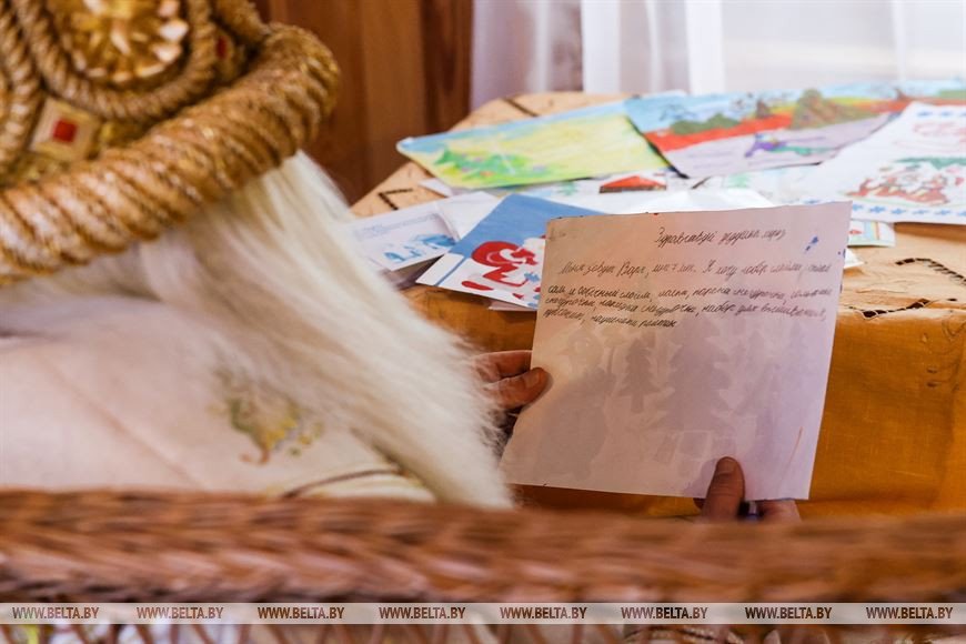 Предлагают даже пожениться. Рассказ о буднях Деда Мороза в Беловежской пуще