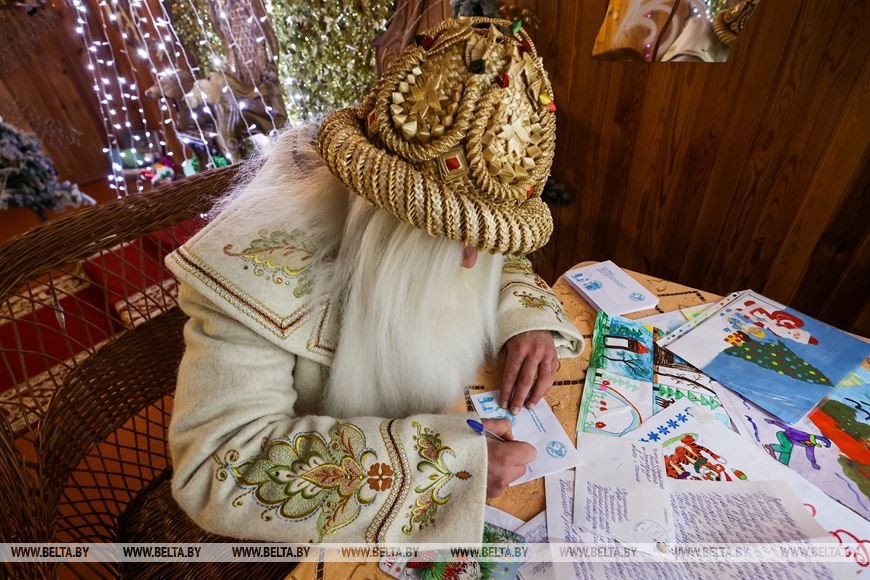 Предлагают даже пожениться. Рассказ о буднях Деда Мороза в Беловежской пуще