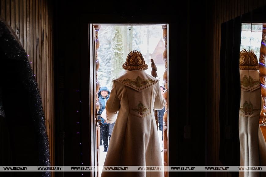 Предлагают даже пожениться. Рассказ о буднях Деда Мороза в Беловежской пуще