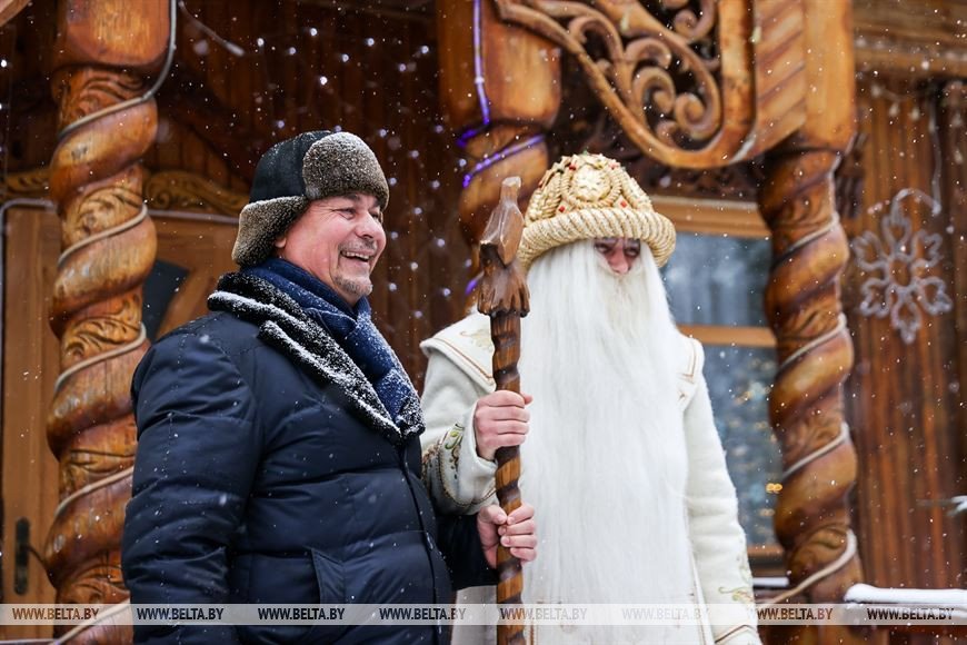 Предлагают даже пожениться. Рассказ о буднях Деда Мороза в Беловежской пуще