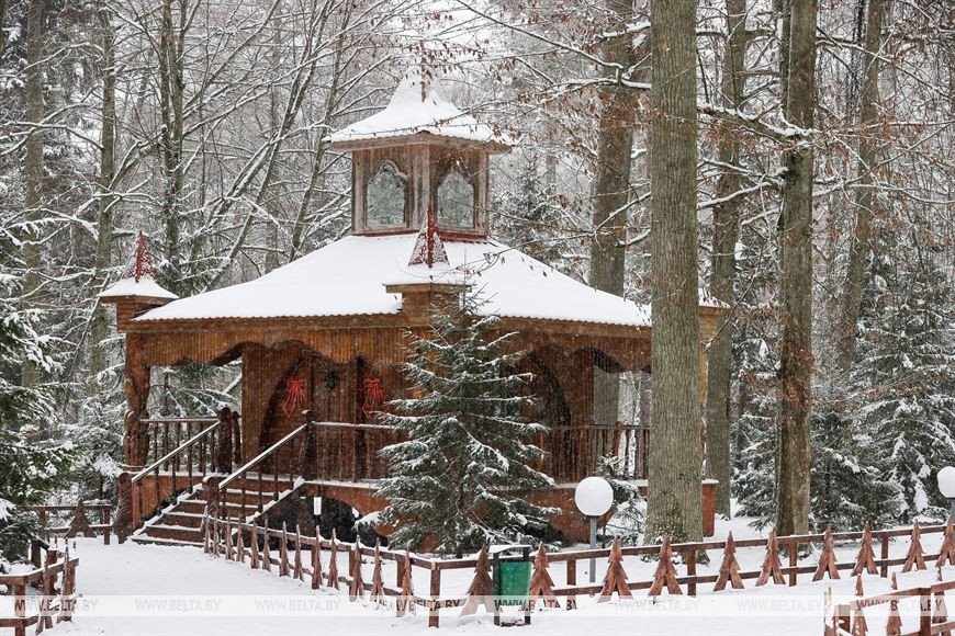 Предлагают даже пожениться. Рассказ о буднях Деда Мороза в Беловежской пуще