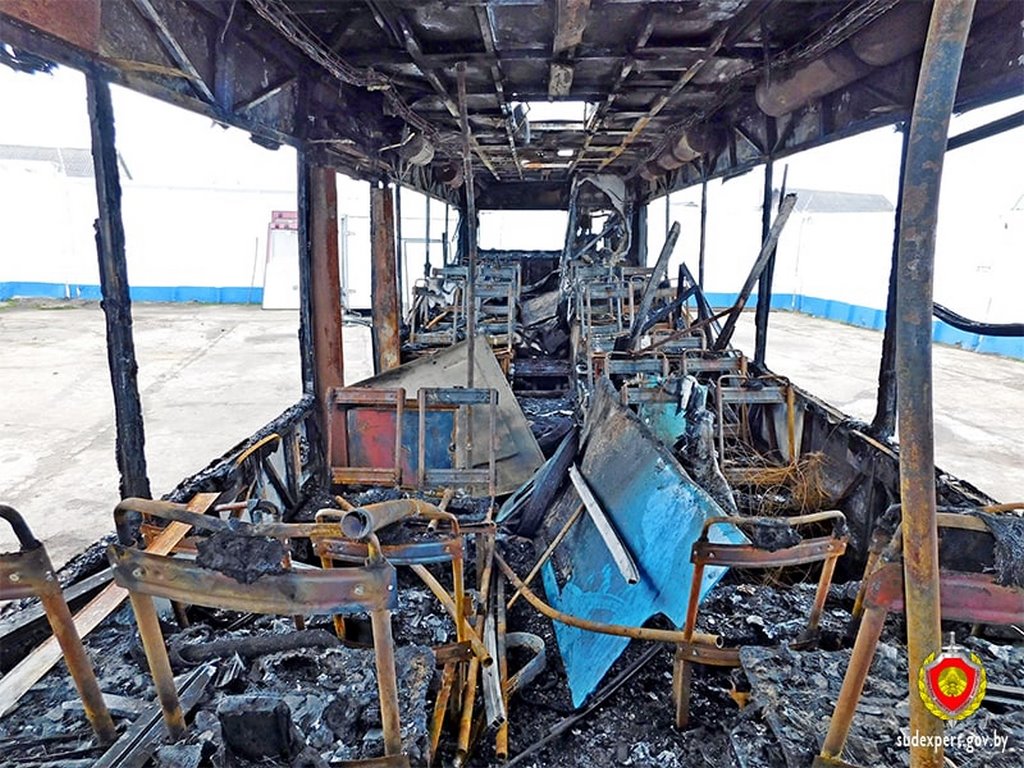 Установлена причина возгорания угнанного автобуса в Барановичах