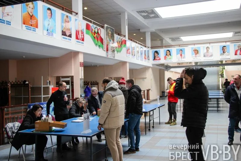 Пришли к 8:00 на пять минут. Как в Бресте проходит сверка учетных данных на пунктах сбора военнообязанных?