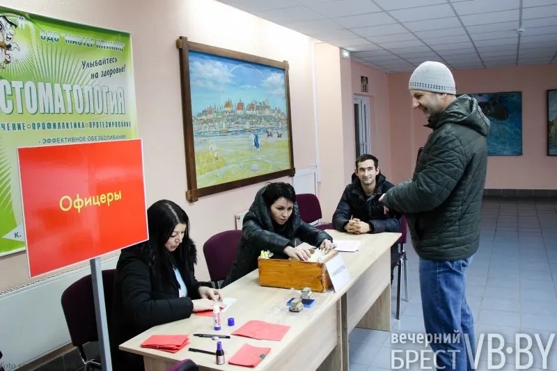 Пришли к 8:00 на пять минут. Как в Бресте проходит сверка учетных данных на пунктах сбора военнообязанных?