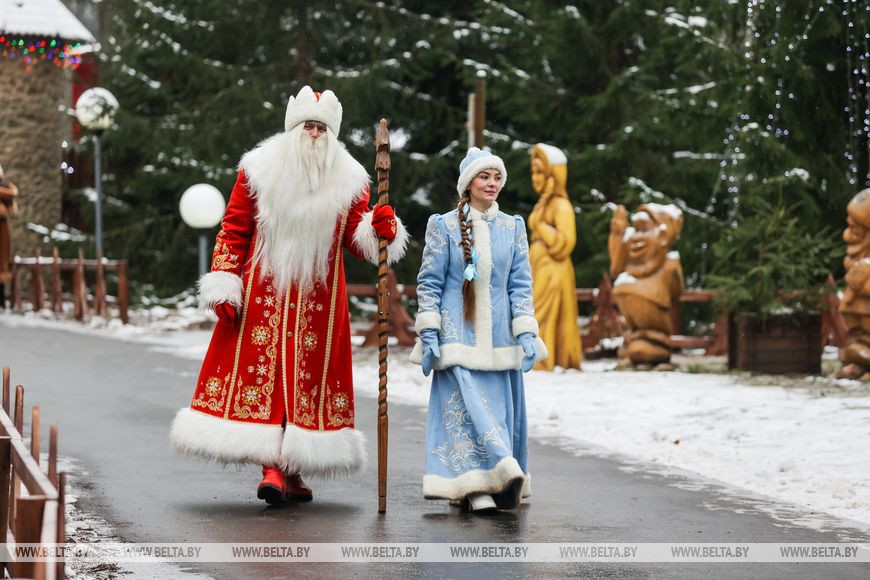 Можно загадать вдвое больше желаний. Снегурочка приехала в Беловежскую пущу на помощь Деду Морозу