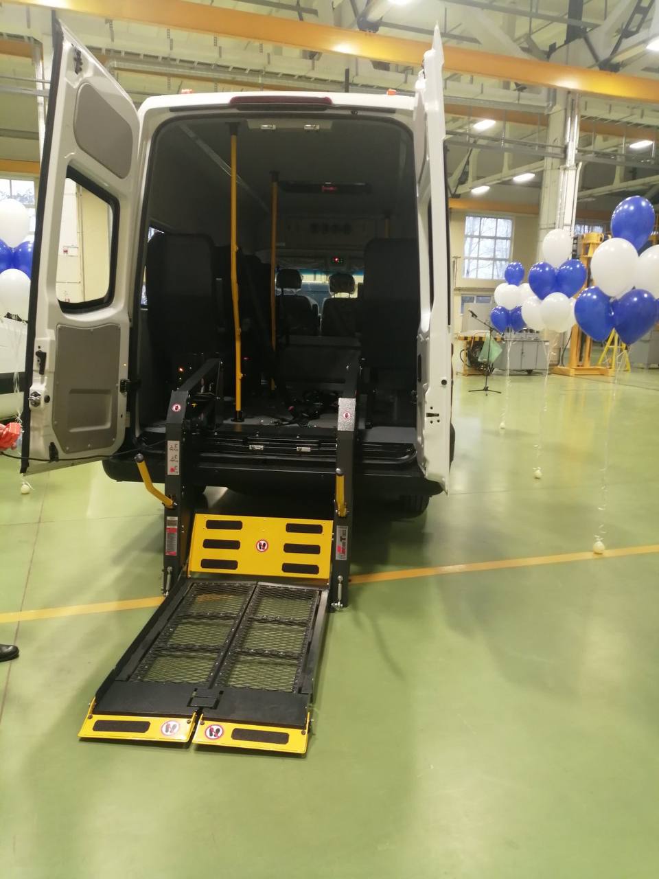 На ОАО «Брестмаш» состоялась торжественная передача автомобиля для перевозки инвалидов