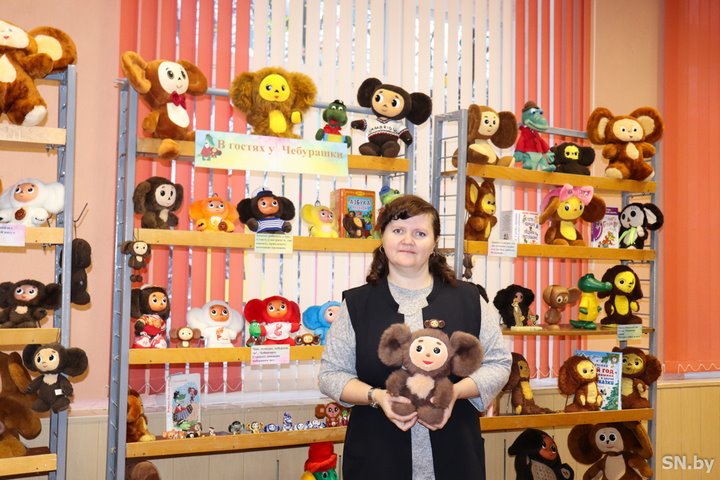 Белоруска за 22 года собрала коллекцию из 100 Чебурашек и Крокодилов Гена