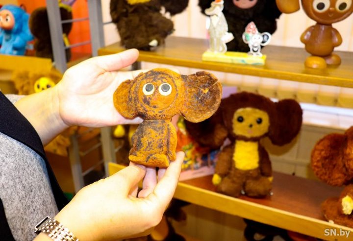 Белоруска за 22 года собрала коллекцию из 100 Чебурашек и Крокодилов Гена