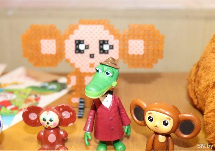 Белоруска за 22 года собрала коллекцию из 100 Чебурашек и Крокодилов Гена