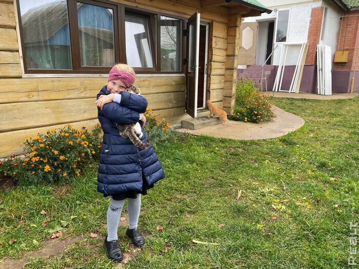 «Наш дом даст фору городской квартире». Молодая семья приехала в деревню по распределению — и осталась навсегда