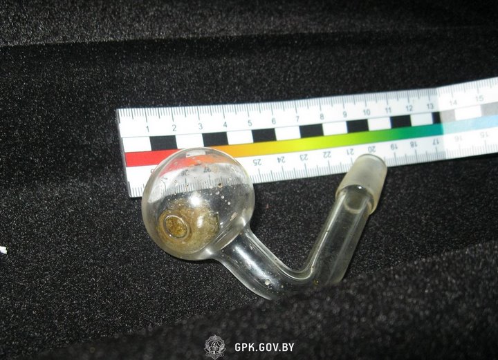 Белорус вез из Литвы автомобили на лафете. О колбах со странным веществом не знал. Но отвечать придется