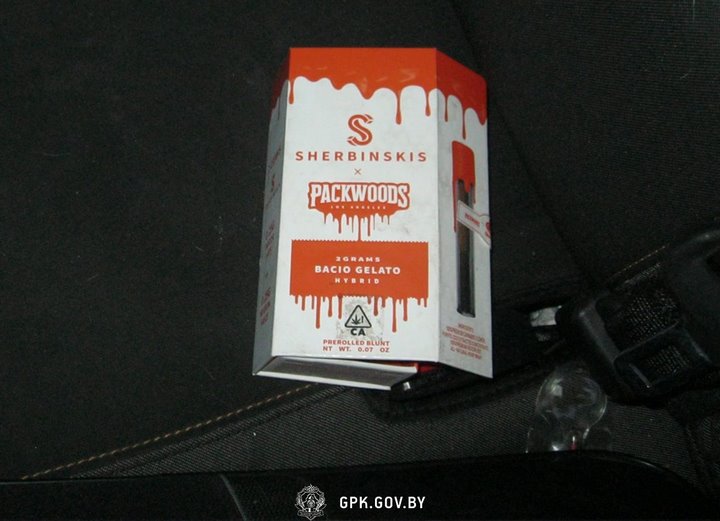 Белорус вез из Литвы автомобили на лафете. О колбах со странным веществом не знал. Но отвечать придется