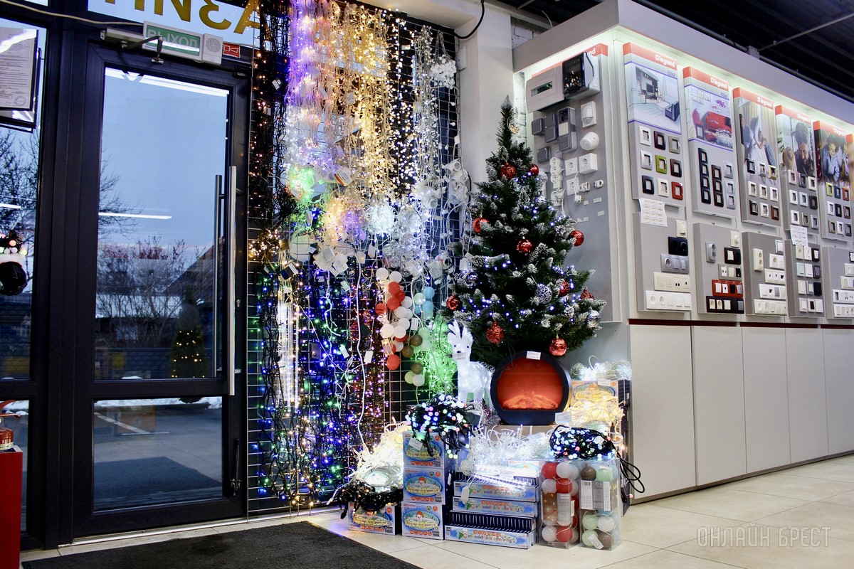 Новый 2023 год не наступит без всей электрики! Срочно приходите в магазин на Пушкинскую, 94-2 в Бресте