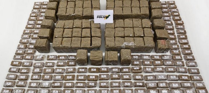 В Швейцарии задержали белоруса с 94 кг гашиша в машине