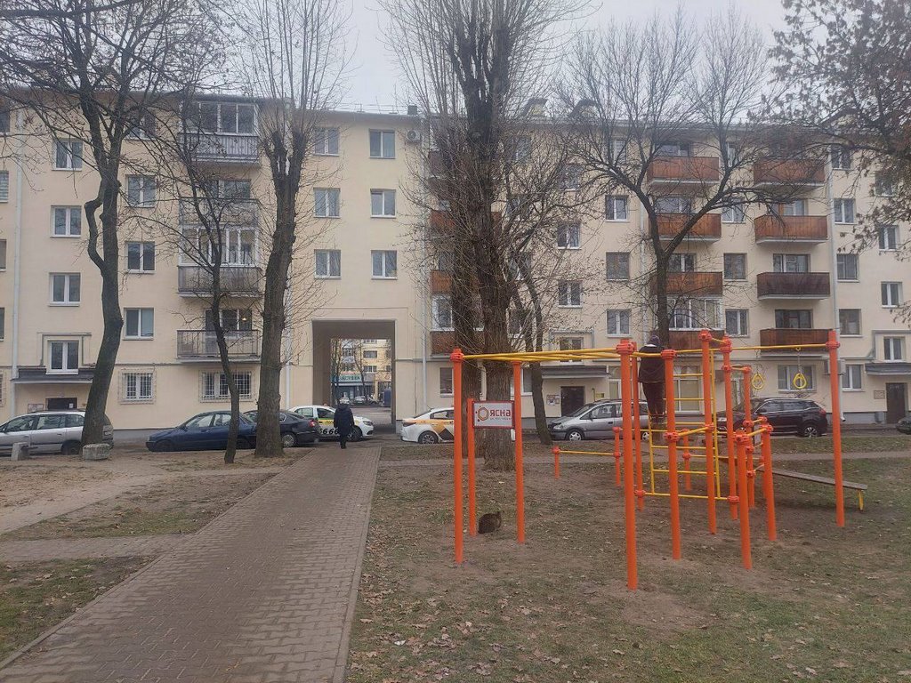 Новая воркаут-площадка появилась в жилом дворе на проспекте Машерова в Бресте